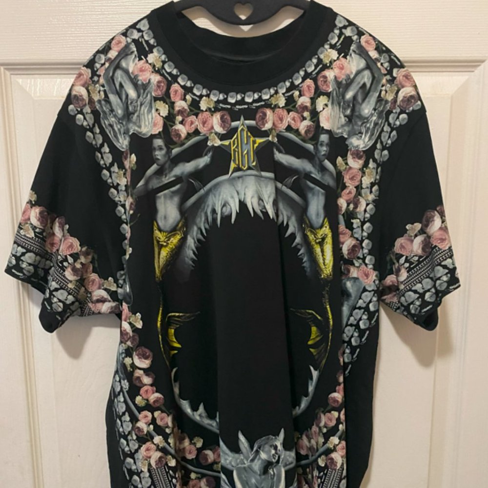 Givenchy short sleeves flower shark RARE